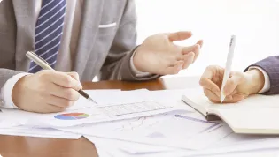 形のないサービスや複雑な仕組みが、顧客にうまく伝わらない