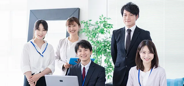 ④社員インタビューや社員紹介動画