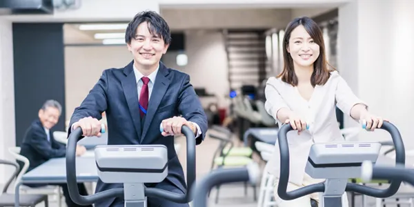 ④柔軟な働き方や補助制度をアピールする動画